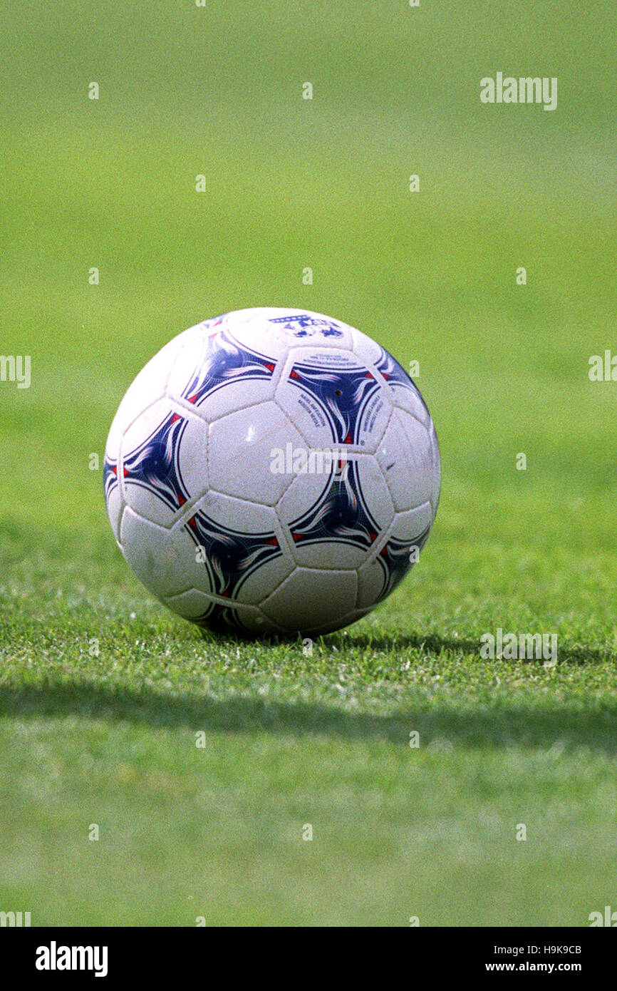 OFFICIAL WORLD CUP FOOTBALL FRANCE 98 WORLD CUP 16 June 1998 Stock Photo