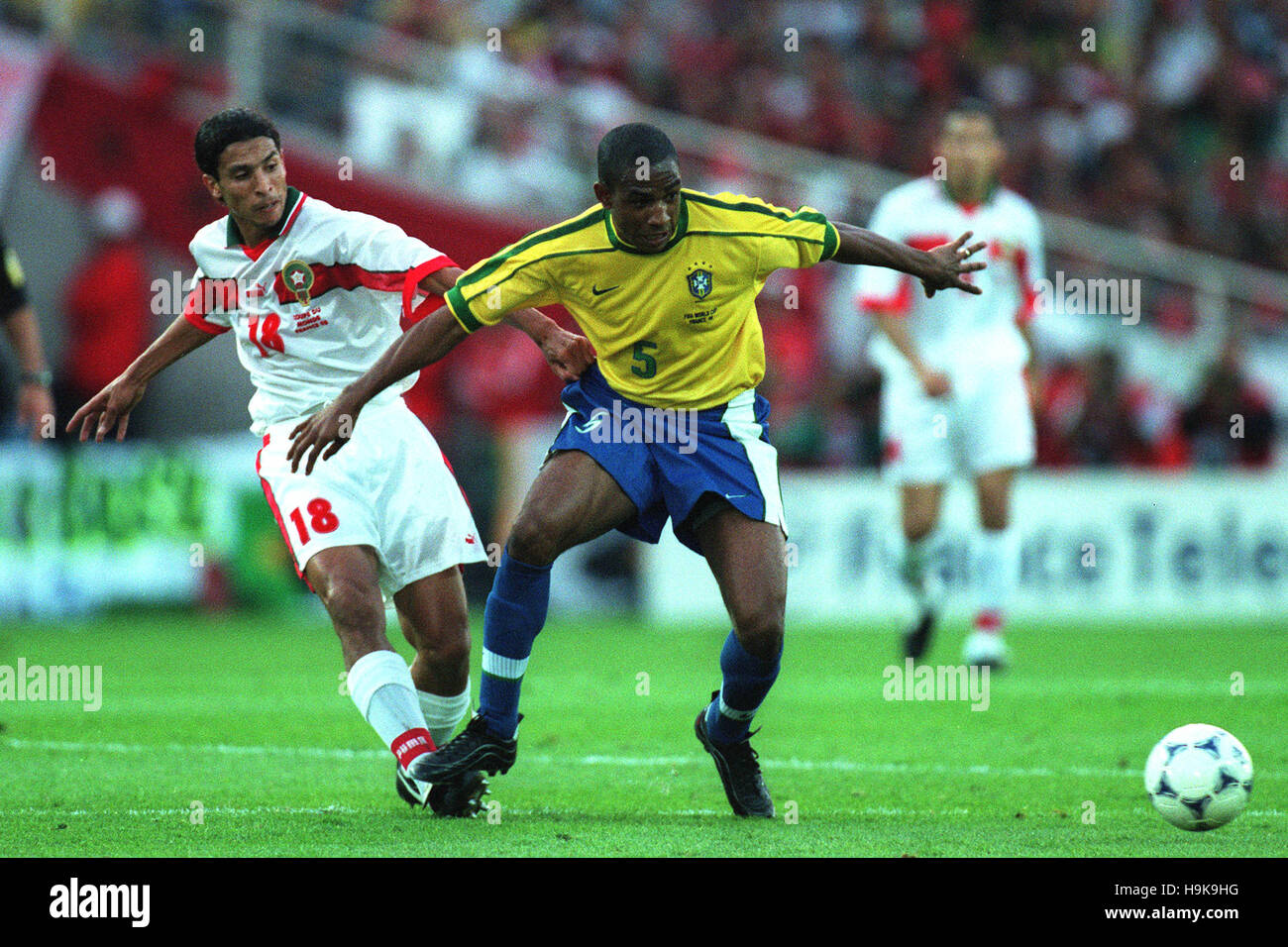 CESAR SAMPAIO & YOUSSEF CHIPPO BRAZIL V MOROCCO 16 June 1998 Stock Photo