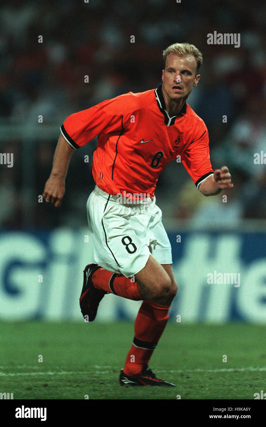 DENNIS BERGKAMP HOLLAND & ARSENAL FC 06 July 1998 Stock Photo - Alamy