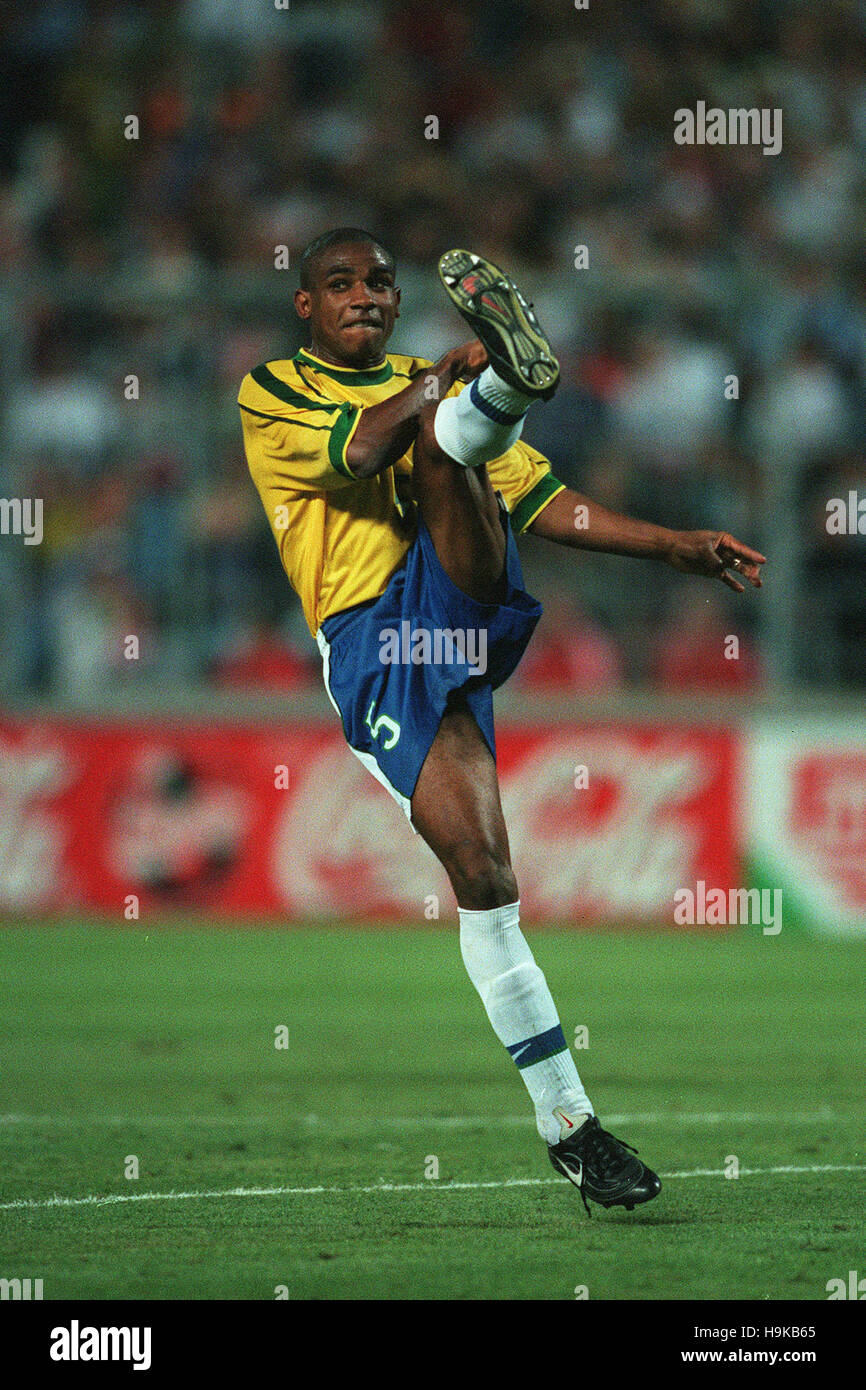 CESAR SAMPAIO BRAZIL & YOKOHAMA FLUGES 12 July 1998 Stock Photo