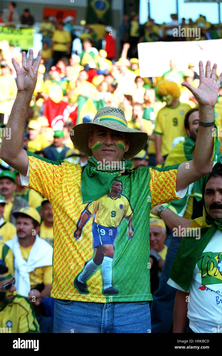 Brazil Fan Brazil 18 June High Resolution Stock Photography And Images Alamy Brazil Fan Brazil 18 June High Resolution Stock Photography And Images Alamy