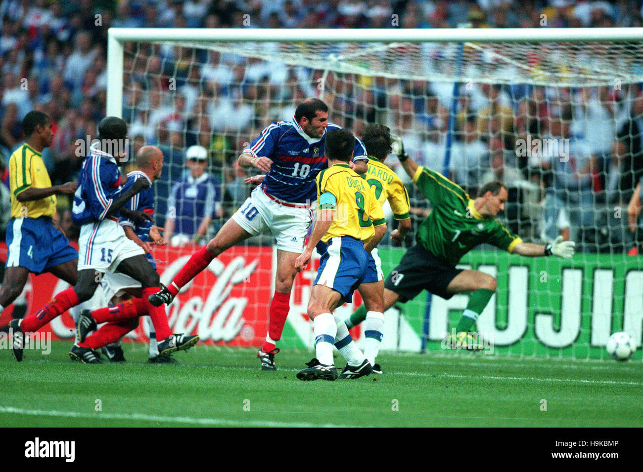 ZINEDINE ZIDANE SCORES OPENER BRAZIL V FRANCE 12 July 1998 Stock Photo Alamy