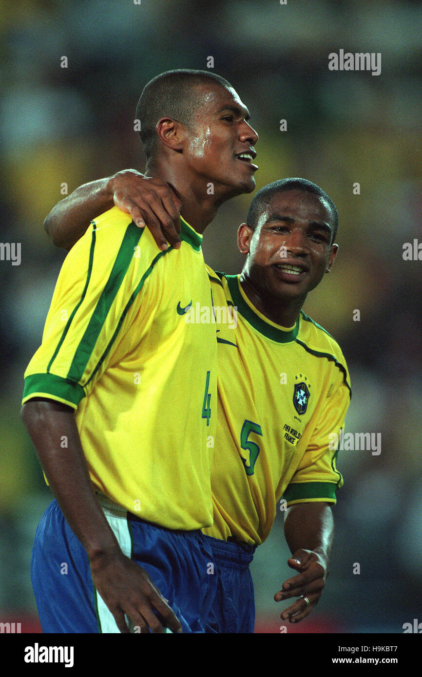 JUNIOR BIANO & CESAR SAMPAIO BRAZIL V DENMARK 03 July 1998 Stock Photo