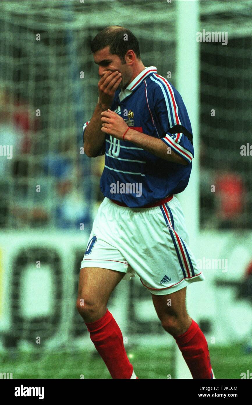 ZINEDINE ZIDANE MISSES SITTER FRANCE V SAUDI ARABIA 18 June 1998