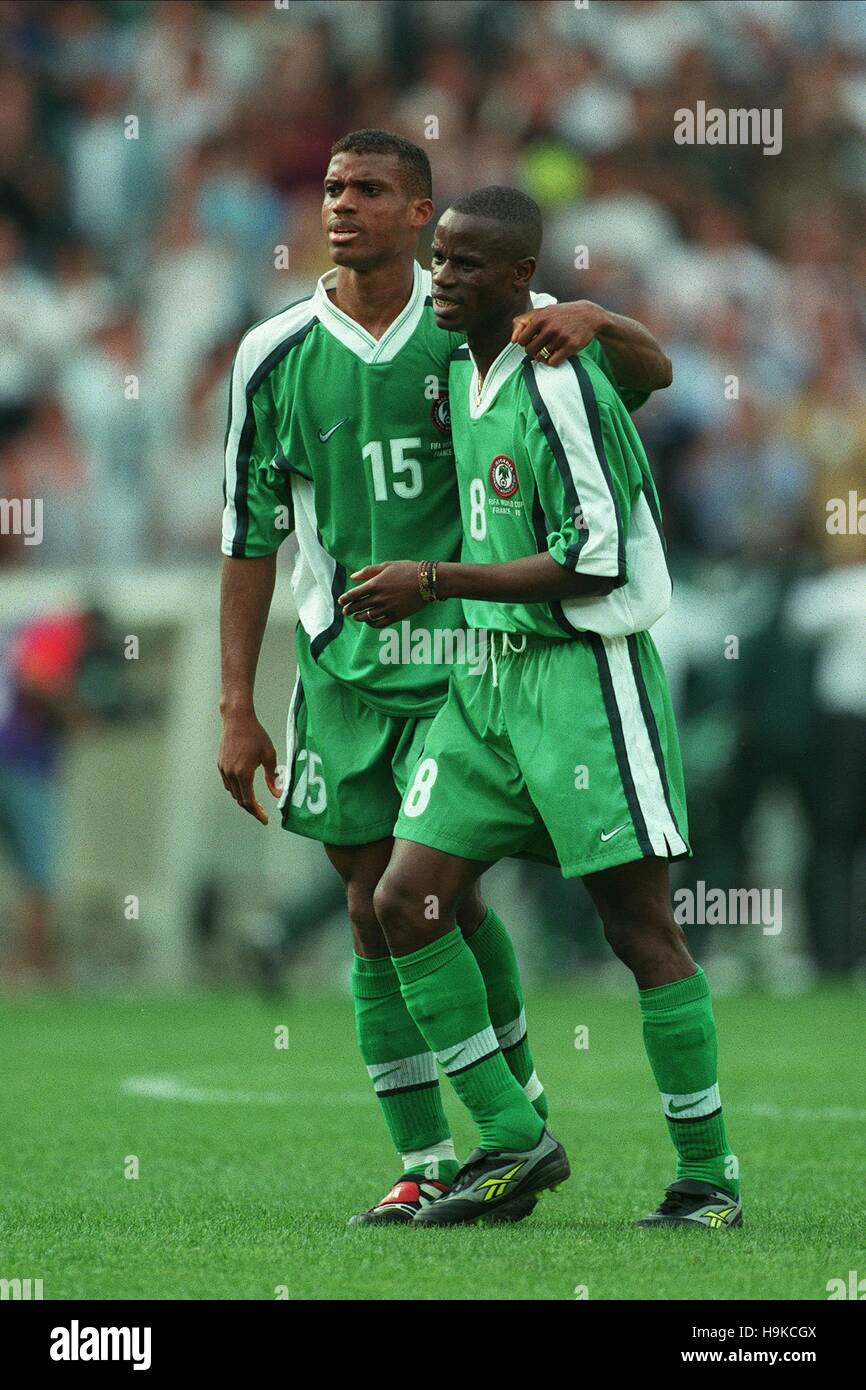 SUNDAY OLISEH & MUTIU ADEPOJU NIGERIA 16 June 1998 Stock Photo Alamy