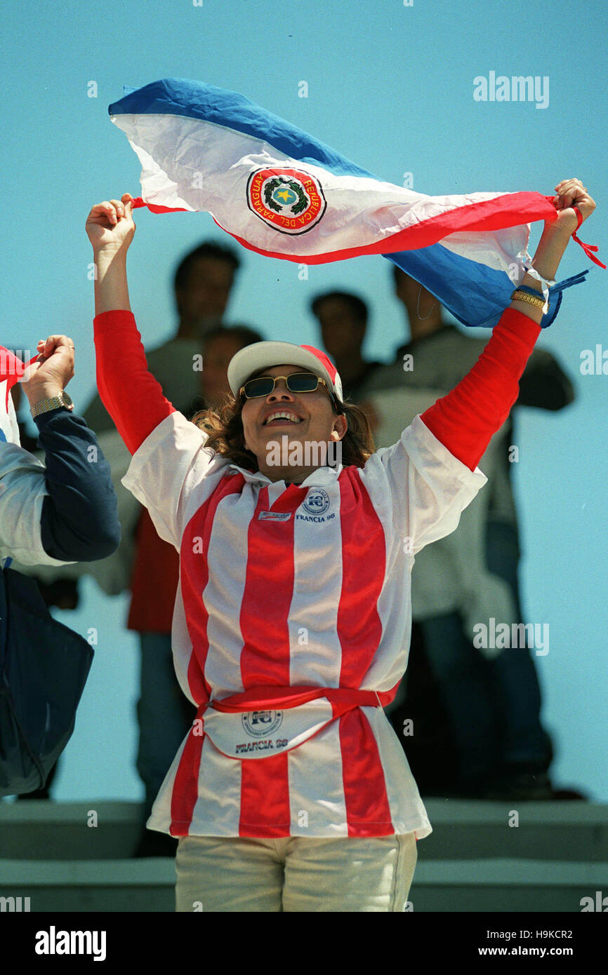 PARAGUAY FAN PARAGUAY V BULGARIA 10 June 1998 Stock Photo Alamy