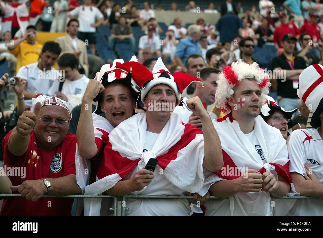 ENGLAND FANS BEFORE KICK OFF ENGLAND V PARAGUAY WORLD CUP FRANKFURT 