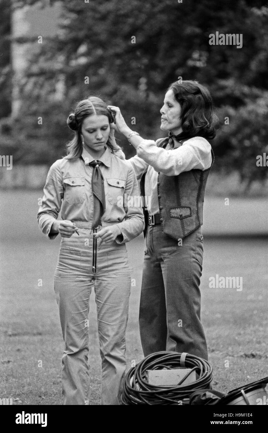 Geschichten aus der Zukunft, Fernsehserie, Deutschland 1978 - 1980, Darsteller: Christine Scherer mit Friseur Stock Photo