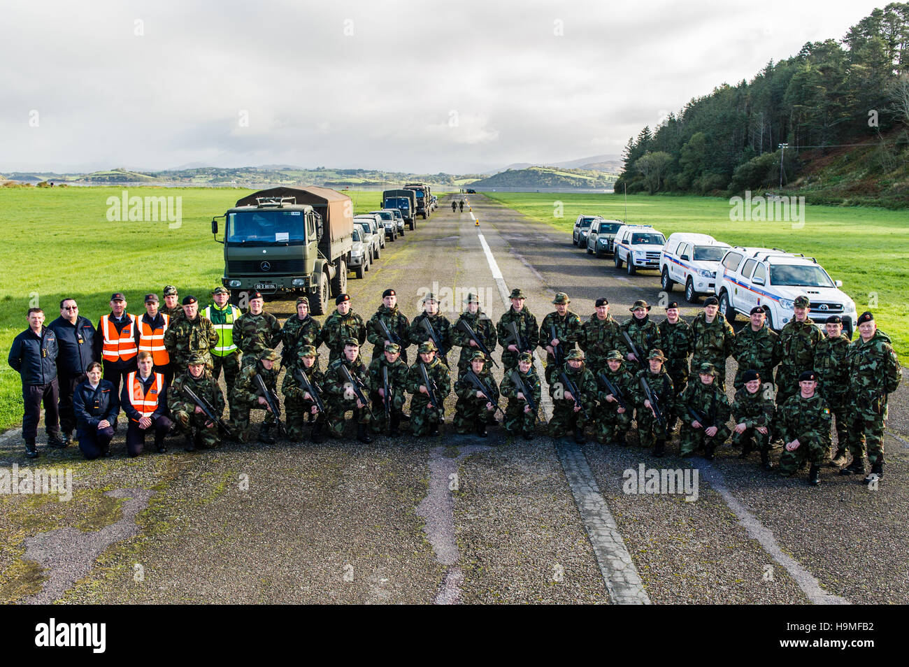Irish Army and Civil Defence pose for a group picture after an exercise at Bantry Airstrip, Bantry, West Cork, Ireland. Stock Photo