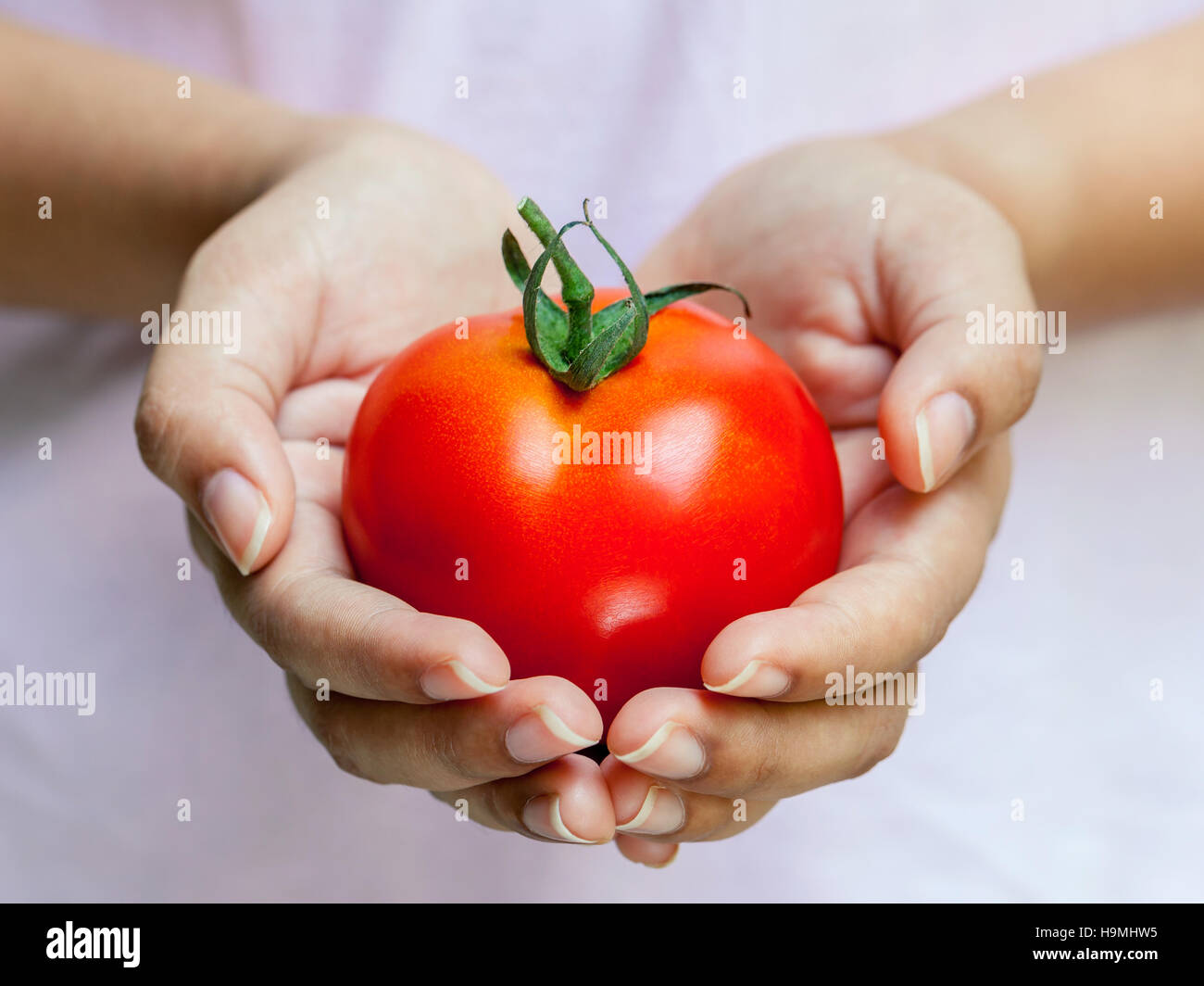 The Girl holding tomato. - Healthy food concept Stock Photo - Alamy