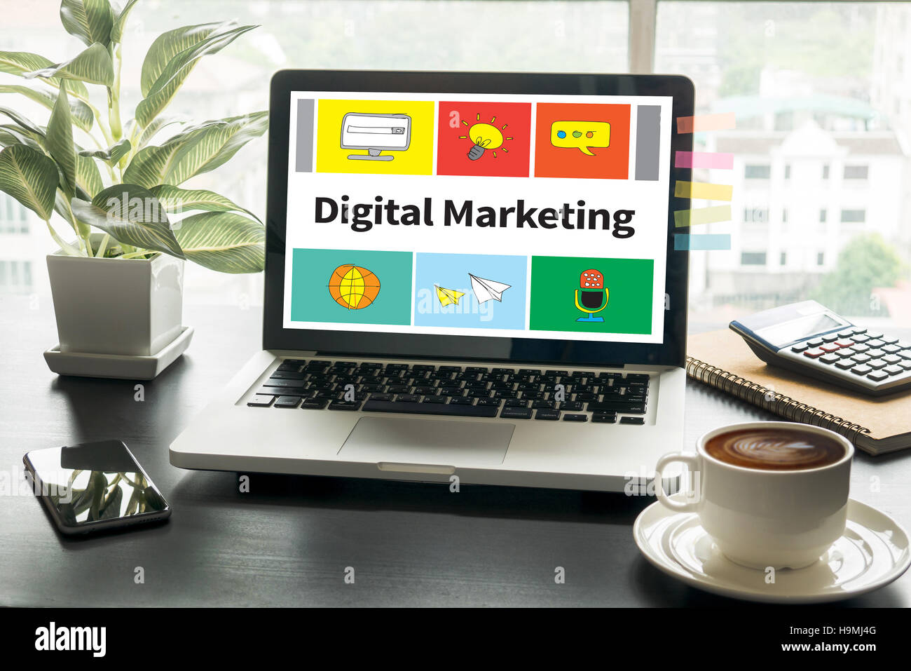 Digital marketing advertisement hi-res stock photography and images - Alamy