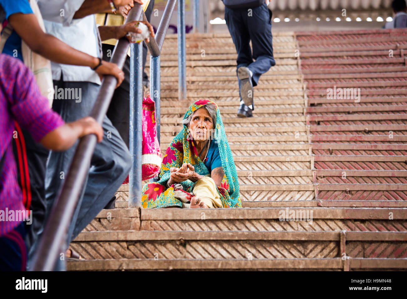 Homeless woman begging in the railway station, Bhopal, Madhya Pradesh, India Stock Photo