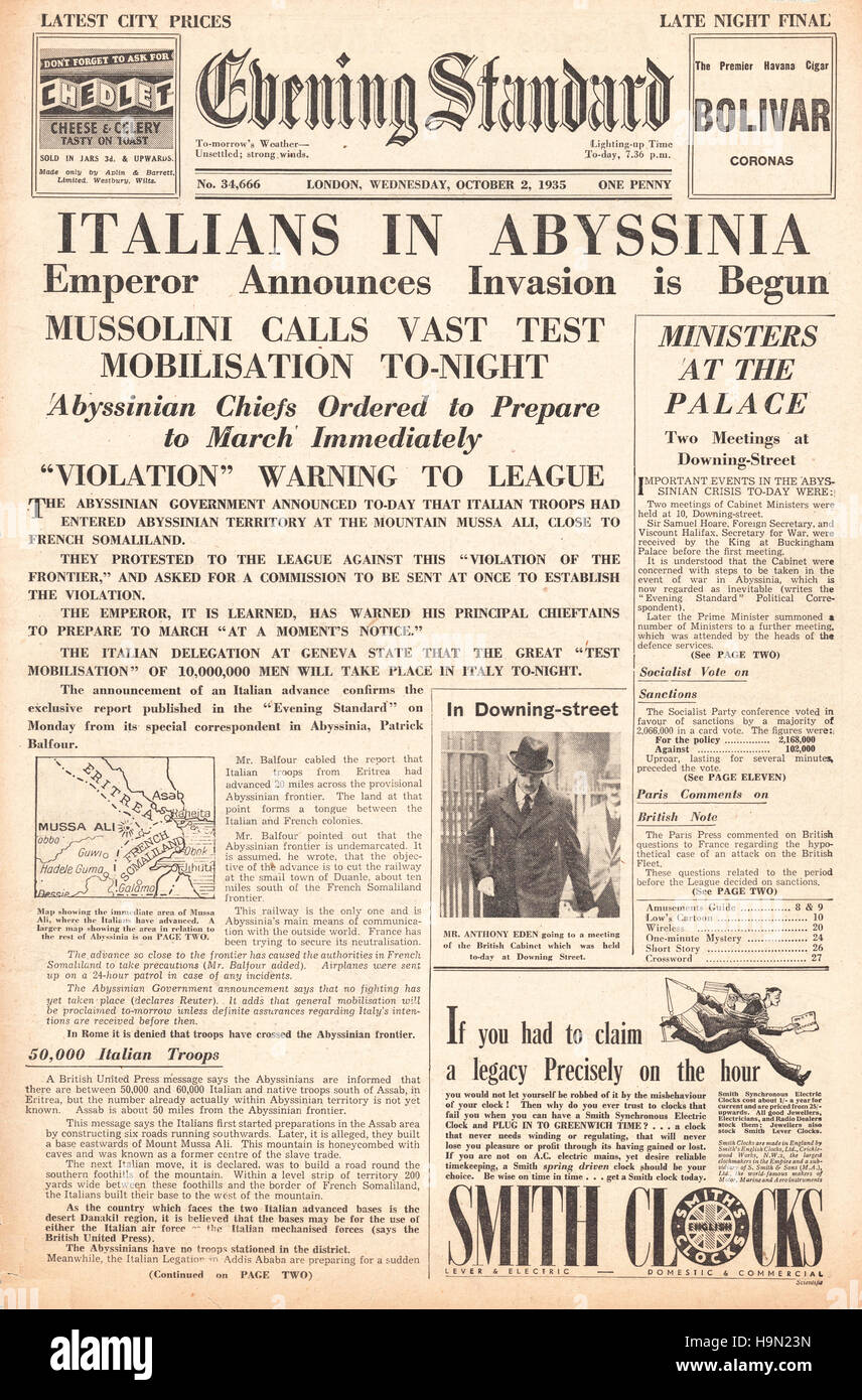 1935 Evening Standard front page Italy invades Abyssinia Stock Photo