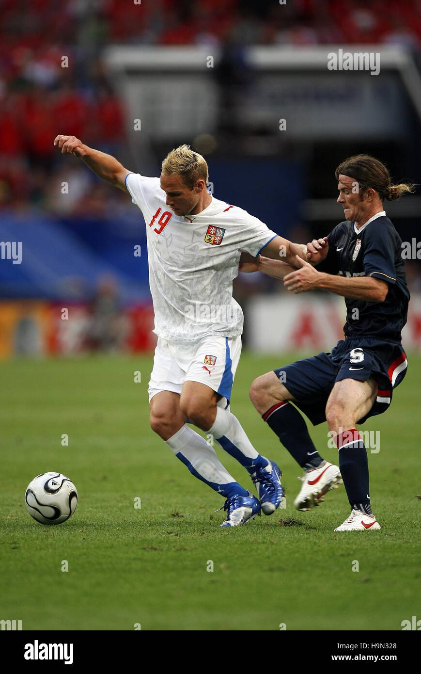 JAN POLAK & JOHN O BRIEN USA V CZECH REPUBLIC WORLD CUP GELSENKIRCHEN GERMANY 12 June 2006 Stock Photo