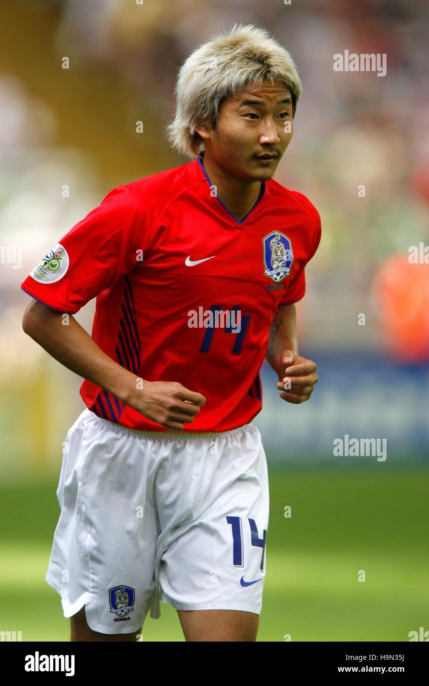 LEE CHUN SOO KOREA REPUBLIC & ULSAN TIGERS WORLD CUP FRANKFURT GERMANY 13  June 2006 Stock Photo - Alamy