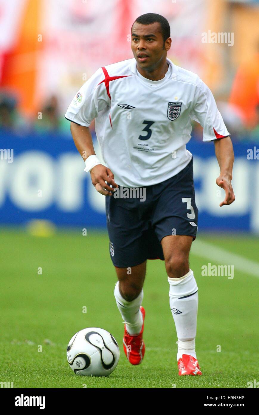 ASHLEY COLE ENGLAND & ARSENAL FC WORLD CUP NUREMBURG GERMANY 15 June 2006 Stock Photo