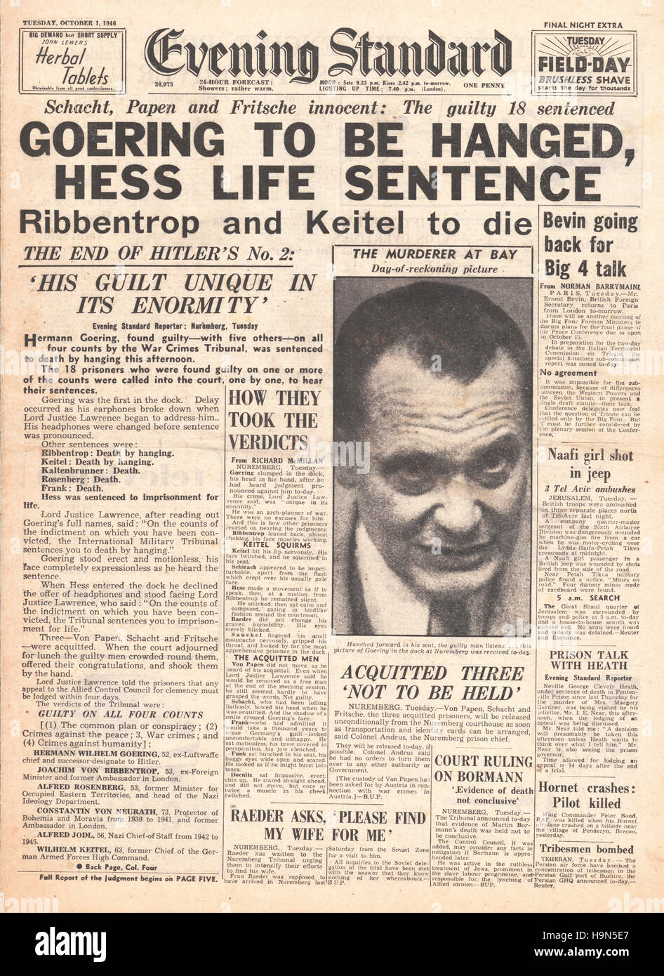 1946 Evening Standard (London) front page Nazi leaders sentenced to death Stock Photo