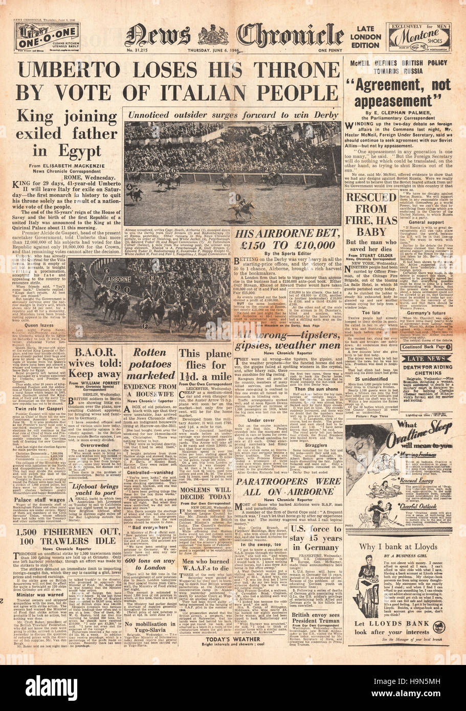 1946 News Chronicle front page King Umberto II of Italy deposed after Italy votes to become a republic Stock Photo