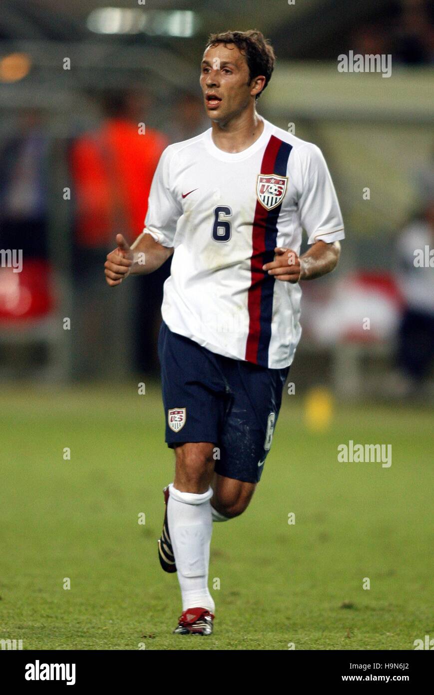 STEVE CHERUNDOLO UNITED STATES & HANNOVER 96 WORLD CUP KAISERSLAUTERN GERMANY 17 June 2006 Stock Photo