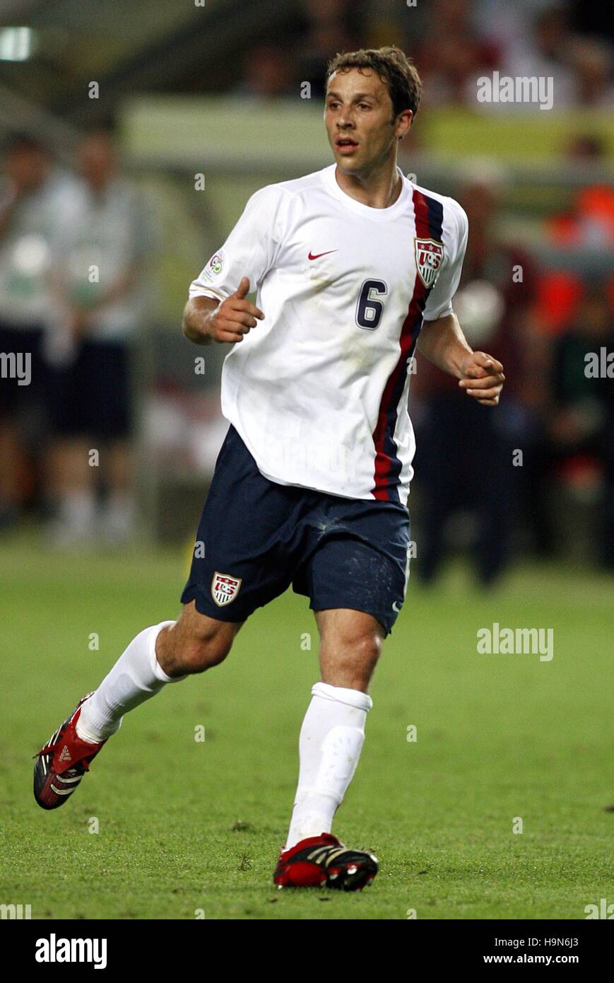 STEVE CHERUNDOLO UNITED STATES & HANNOVER 96 WORLD CUP KAISERSLAUTERN GERMANY 17 June 2006 Stock Photo