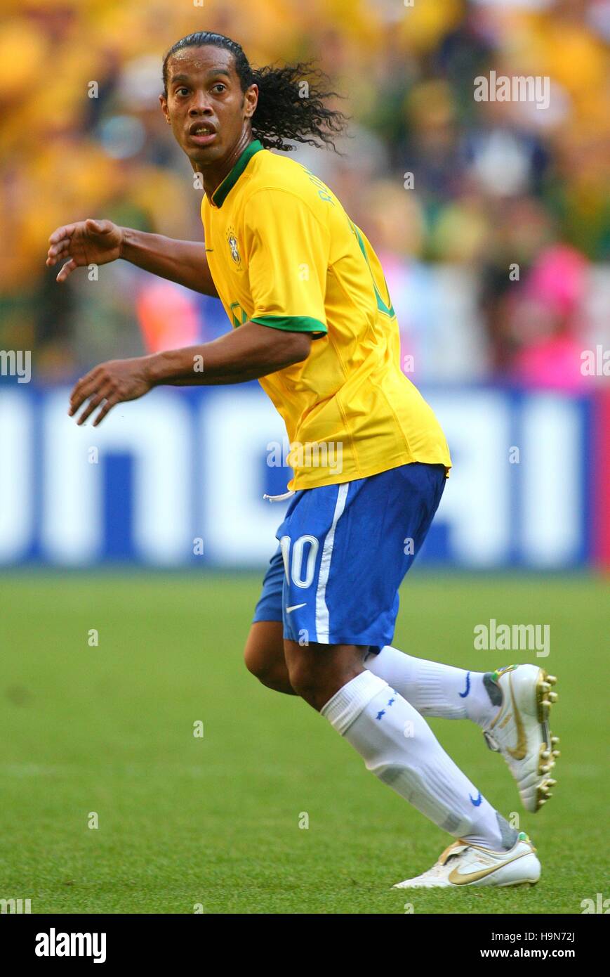 Ronaldinho hi-res stock photography and images - Page 7 - Alamy