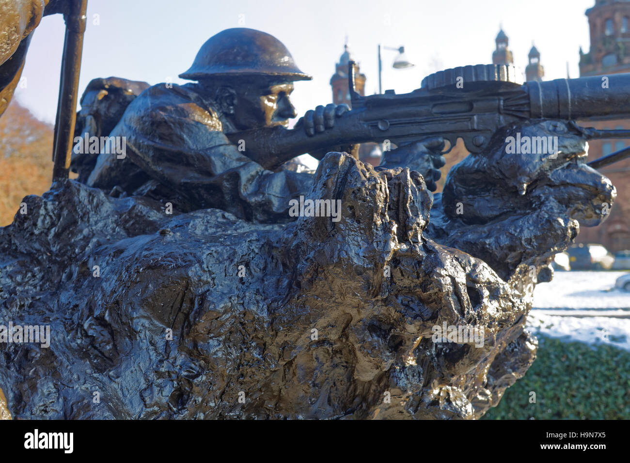 The Cameronians (Scottish Rifles) War Memorial stands on the South-West corner of Kelvingrove Park, near Kelvingrove Art Gallery Stock Photo