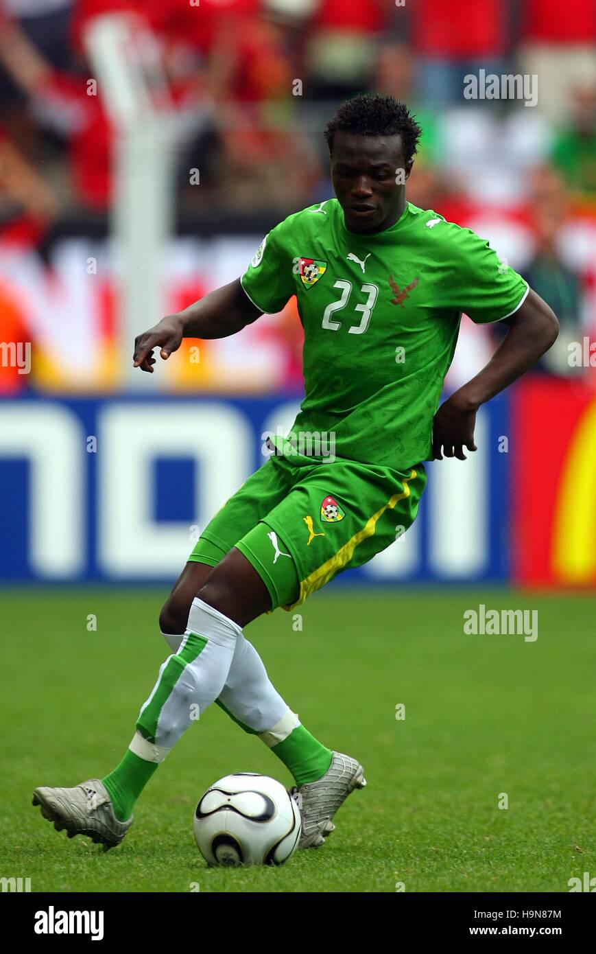 Autographe Original D'Assimiou Touré – Photo – Togo – Bayer Leverkusen / Osnabrück