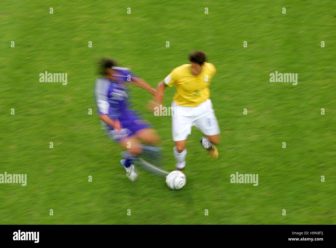 KAKA & KEIJI TAMADA JAPAN V BRAZIL WORLD CUP DORTMUND GERMANY 22 June 2006 Stock Photo