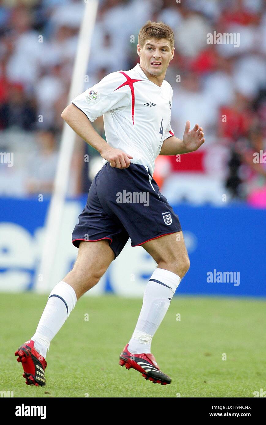 2006-2007 Liverpool Steven Gerrard #8 Home Short Sleeve