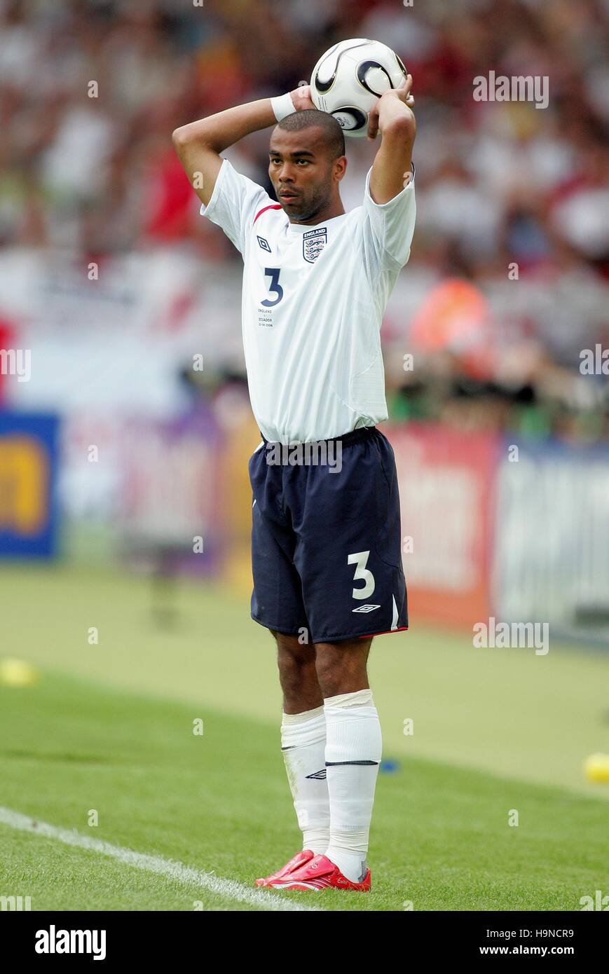 ASHLEY COLE ENGLAND & ARSENAL FC WORLD CUP STUTTGART GERMANY 25 June 2006 Stock Photo