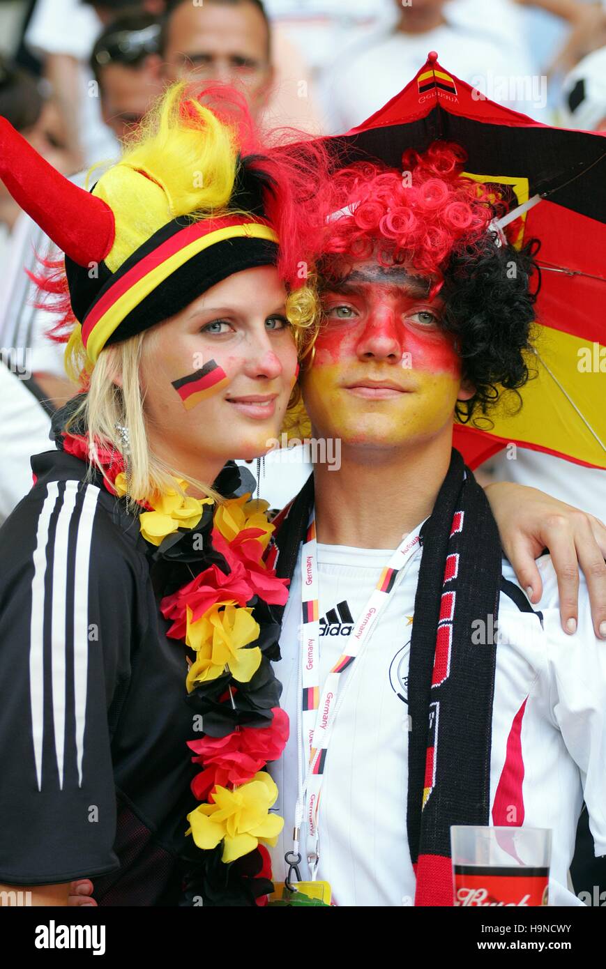 GERMAN FANS GERMANY V SWEDEN WORLD CUP ALLIANZ ARENA MUNICH GERMANY 24 June 2006 Stock Photo
