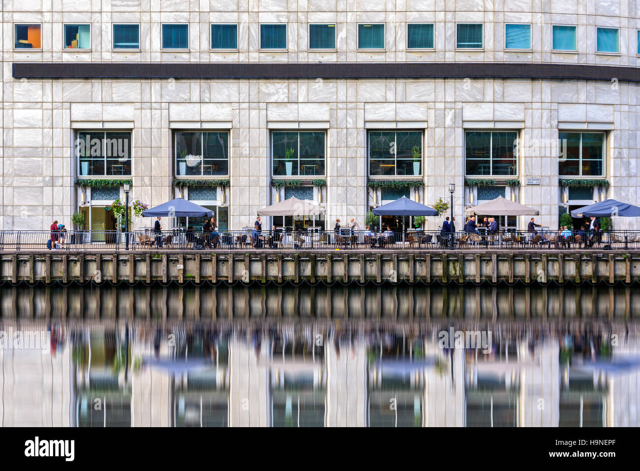 Canary wharf coffee shop hires stock photography and images Alamy