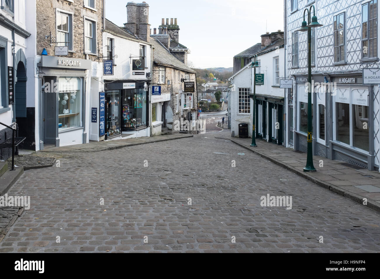 Shops and cafes in Branthwaite Brow in Kendal Stock Photo