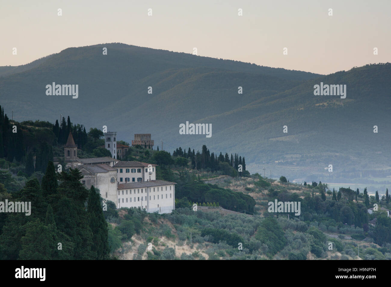 Italian Villa in hills of Tuscany Stock Photo - Alamy