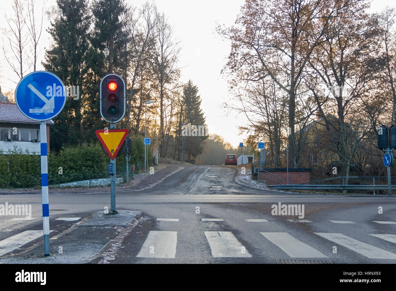 Street intersection with no traffic and traffic lights on red. Floda