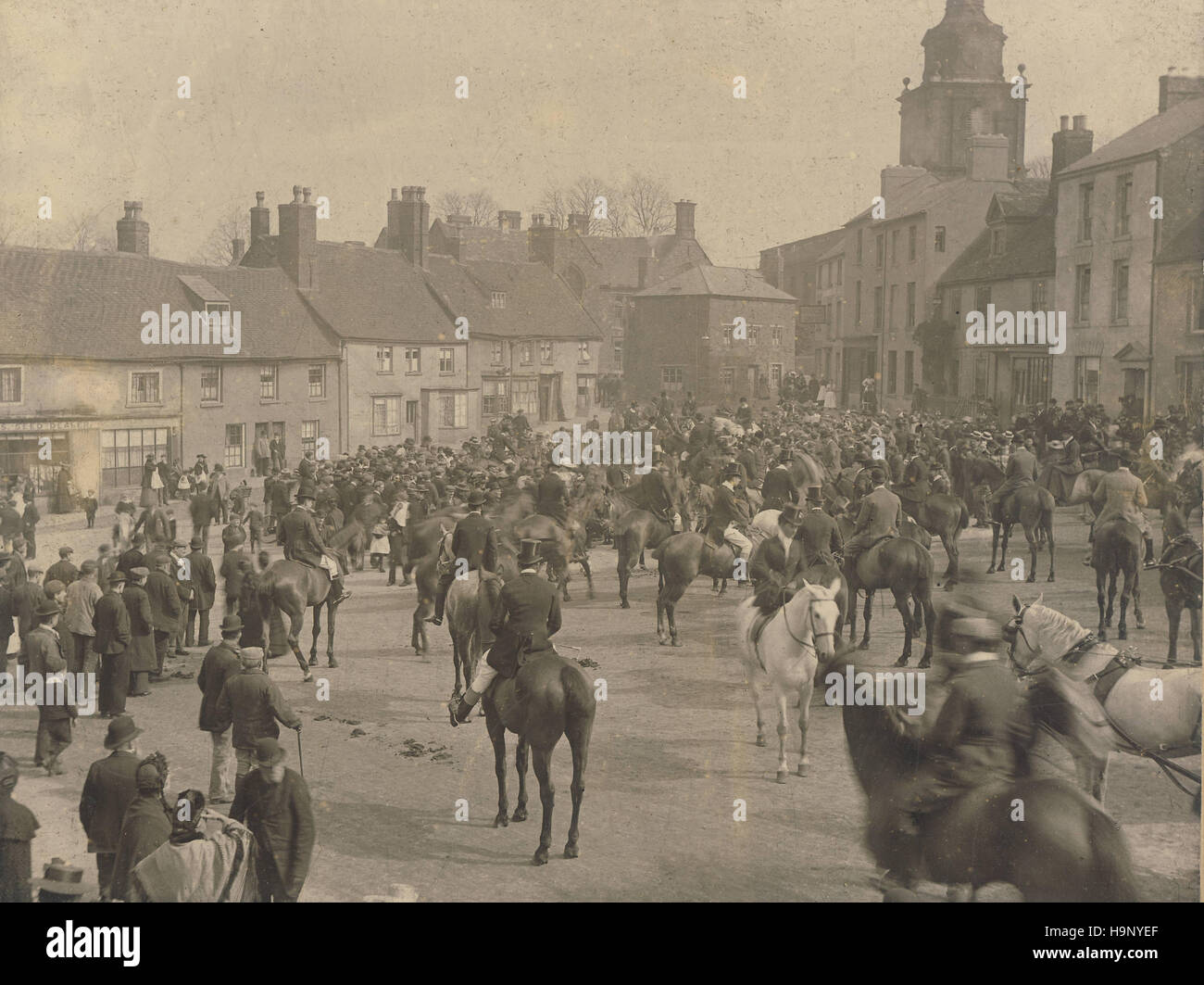 Historic archive image of a fox hunt meet in Daventry, Northamptonshire, c1900s Stock Photo