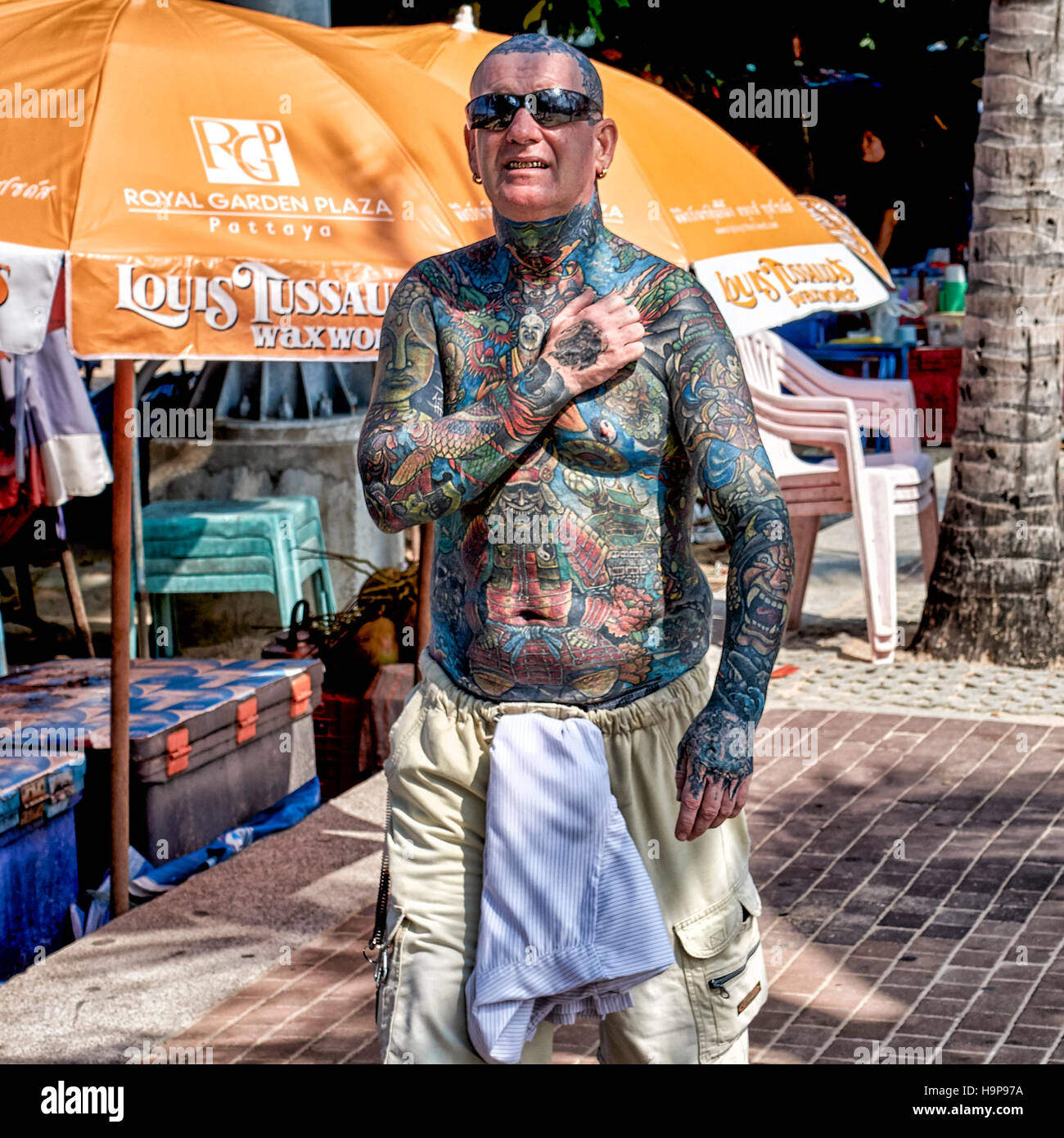 Tattooed Man : Stop Showing Us Your Two Tattoos, Meet World's Most ... : The effects of the tattoo depend on his commands.