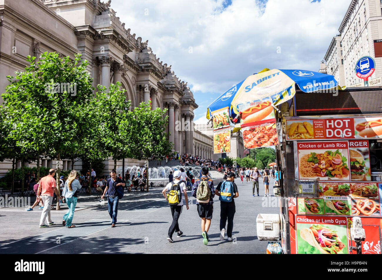 New York City,NY NYC Manhattan,Upper East Side,Fifth Avenue,Metropolitan Museum of Art,Met,exterior,main entrance,Sabrett,hot dogs,cart,food vendor,NY Stock Photo