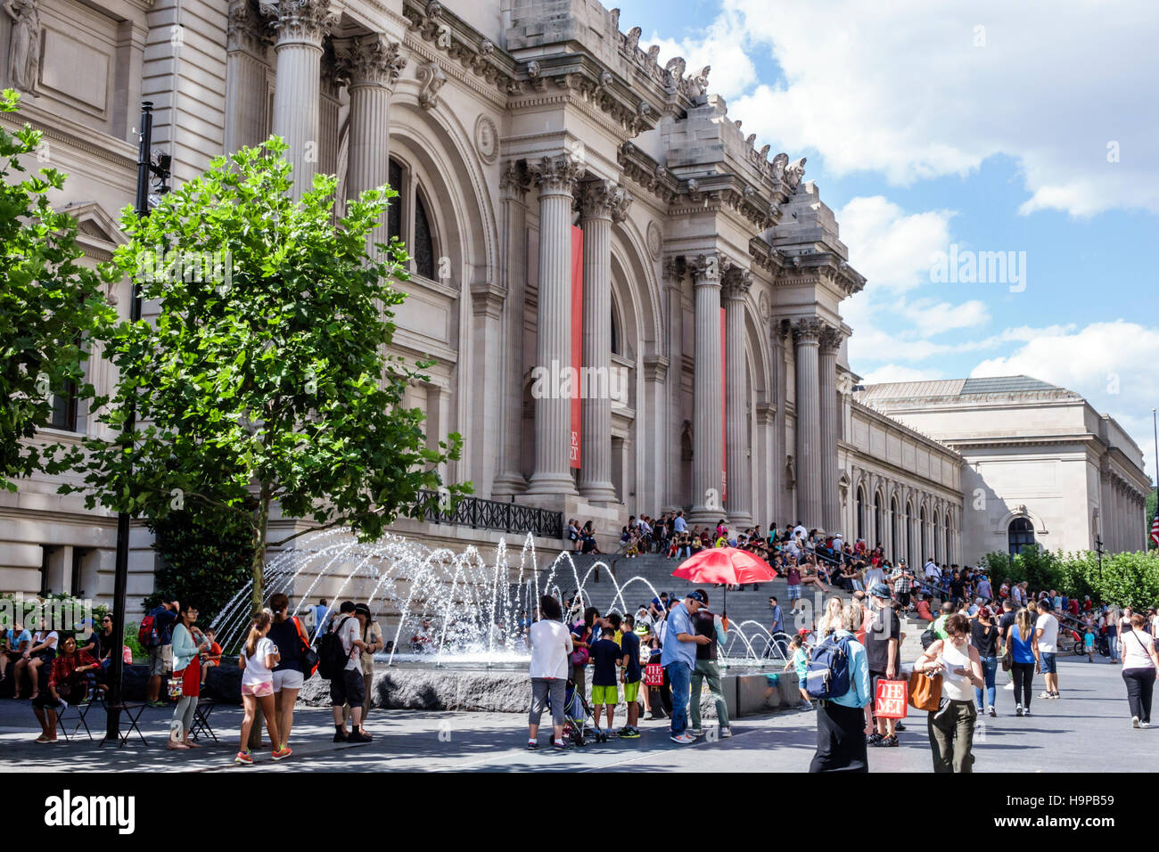 New York City,NY NYC,Manhattan,Upper East Side,Fifth Avenue,Metropolitan Museum of Art,Met,front,exterior,main entrance,fountain,steps stairs staircas Stock Photo