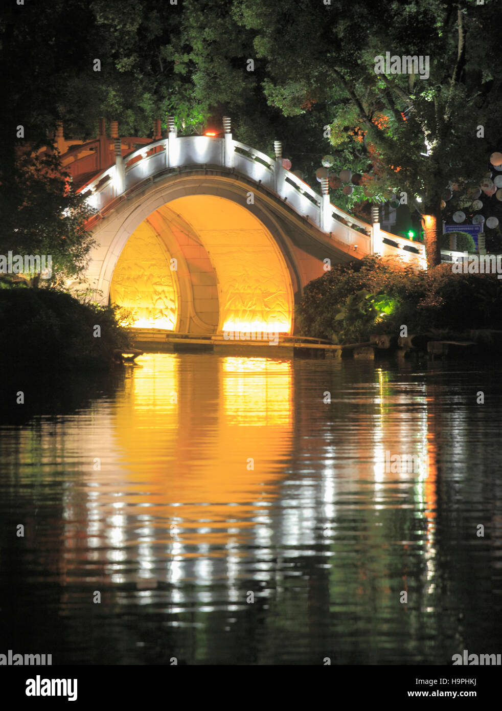 China, Guangxi, Guilin, Rong Lake, bridge, Stock Photo