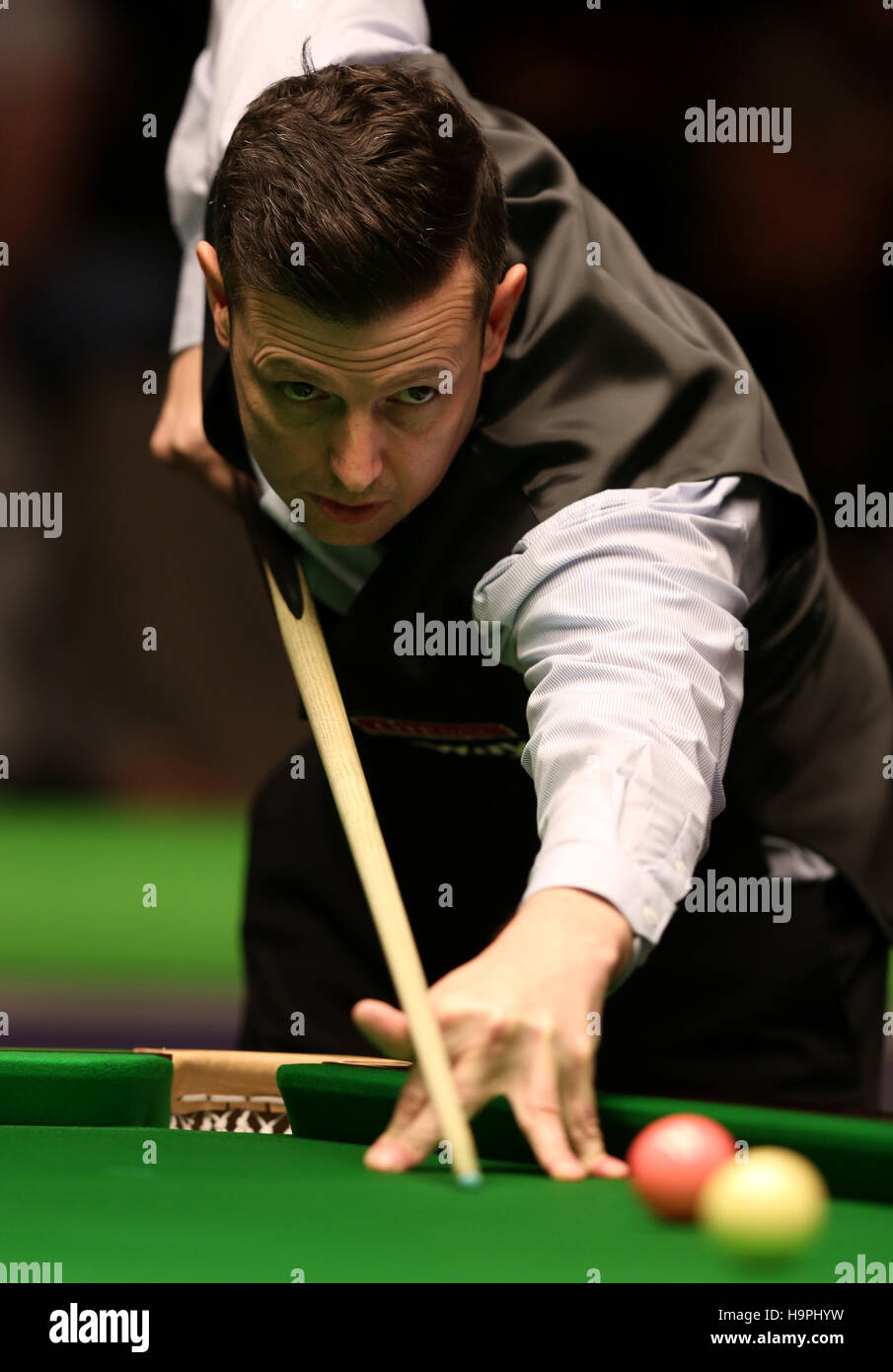 Peter Lines in action during his first round match against Neil Robertson during day three of the Betway UK Championships 2016, at the York Barbican. PRESS ASSOCIATION Photo. Picture date: Thursday November 24, 2016. See PA story SNOOKER York. Photo credit should read: Simon Cooper/PA Wire Stock Photo
