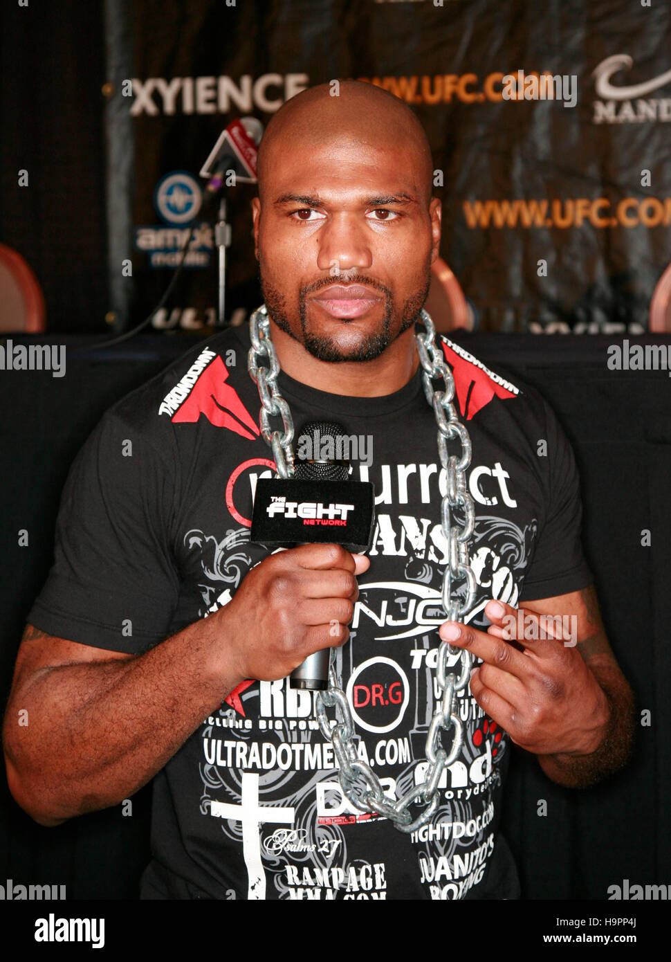 Breaking down your favourite UFC fights for you on your TV screens on the  Sony Sports Network makes for the best weekends ever! #dowhatyoulove  #lovewhatyoudo #mma #UFC #commentator #broadcaster, image size:970x1390