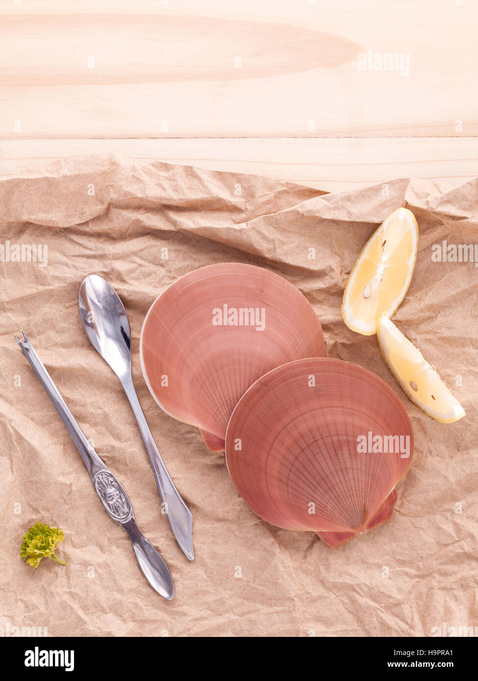 Grilled queen scallops hires stock photography and images Alamy