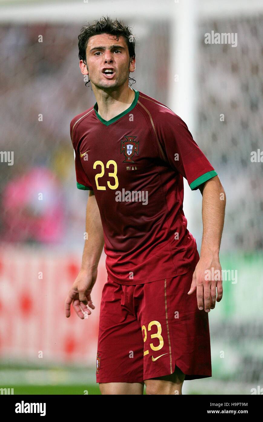 HELDER POSTIGA PORTUGAL & SAINT ETIENNE WORLD CUP AUFSCHALKE ARENA GELSENKIRCHEN GERMANY 01 July 2006 Stock Photo