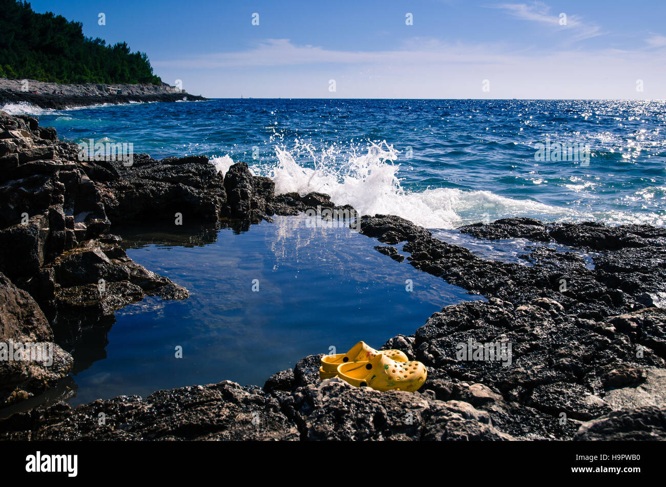 Image blue water rocky hi-res stock photography and images - Alamy