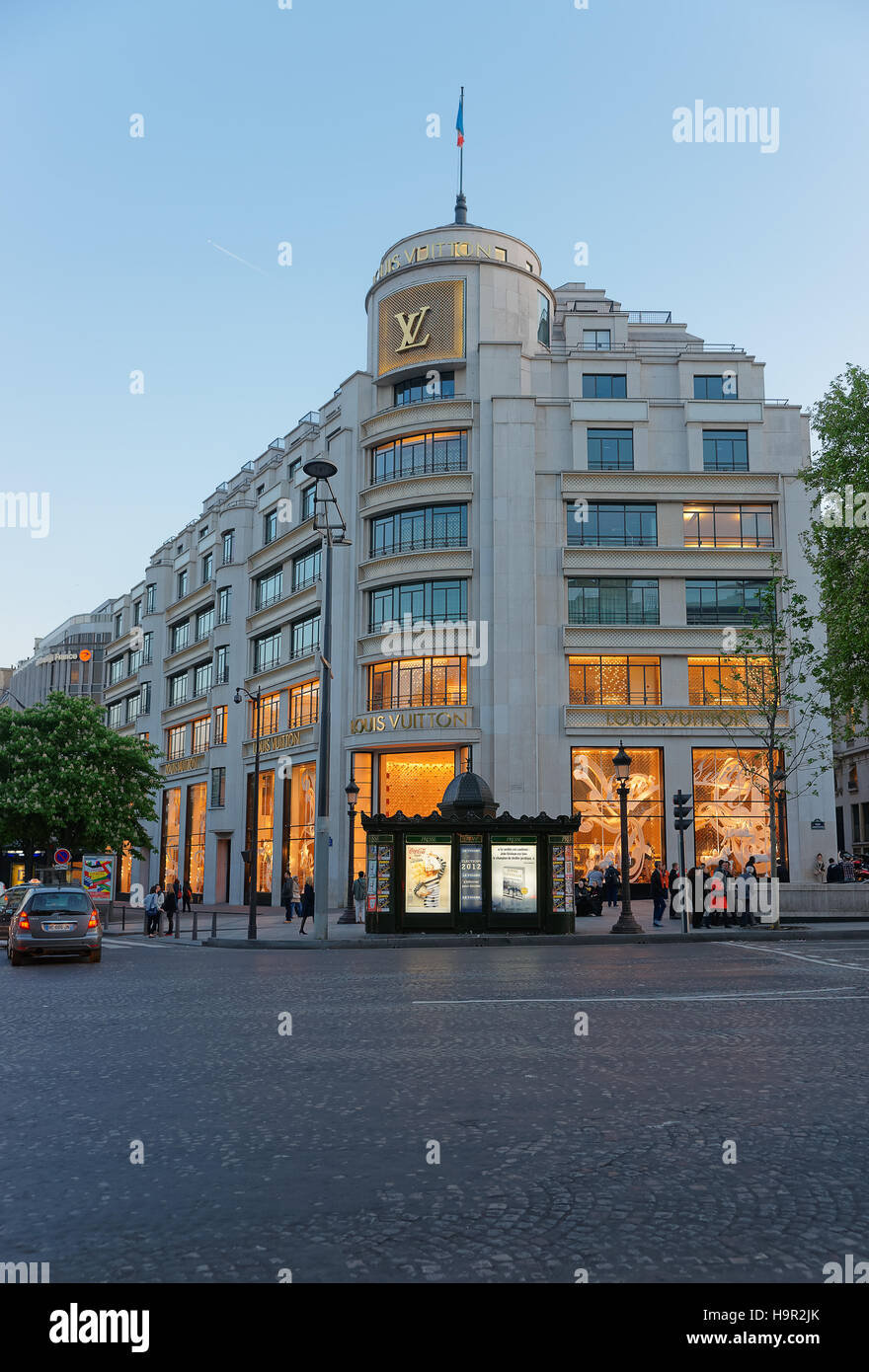 Louis Vuitton Outlet On Champs Elysees In Paris - France Stock
