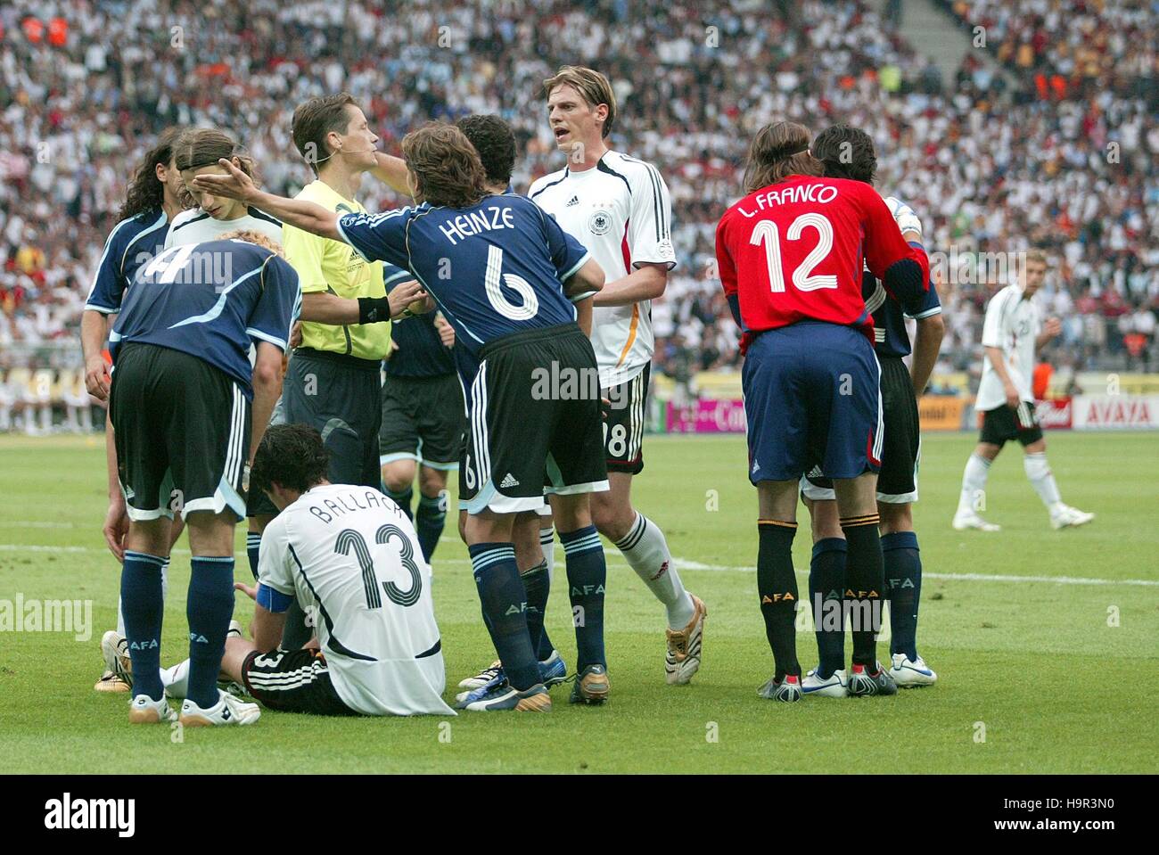 GABRIEL HEINZE & MICHEL LUBOS GERMANY V ARGENTINA WORLD CUP BERLIN GERMANY 30 June 2006 Stock Photo