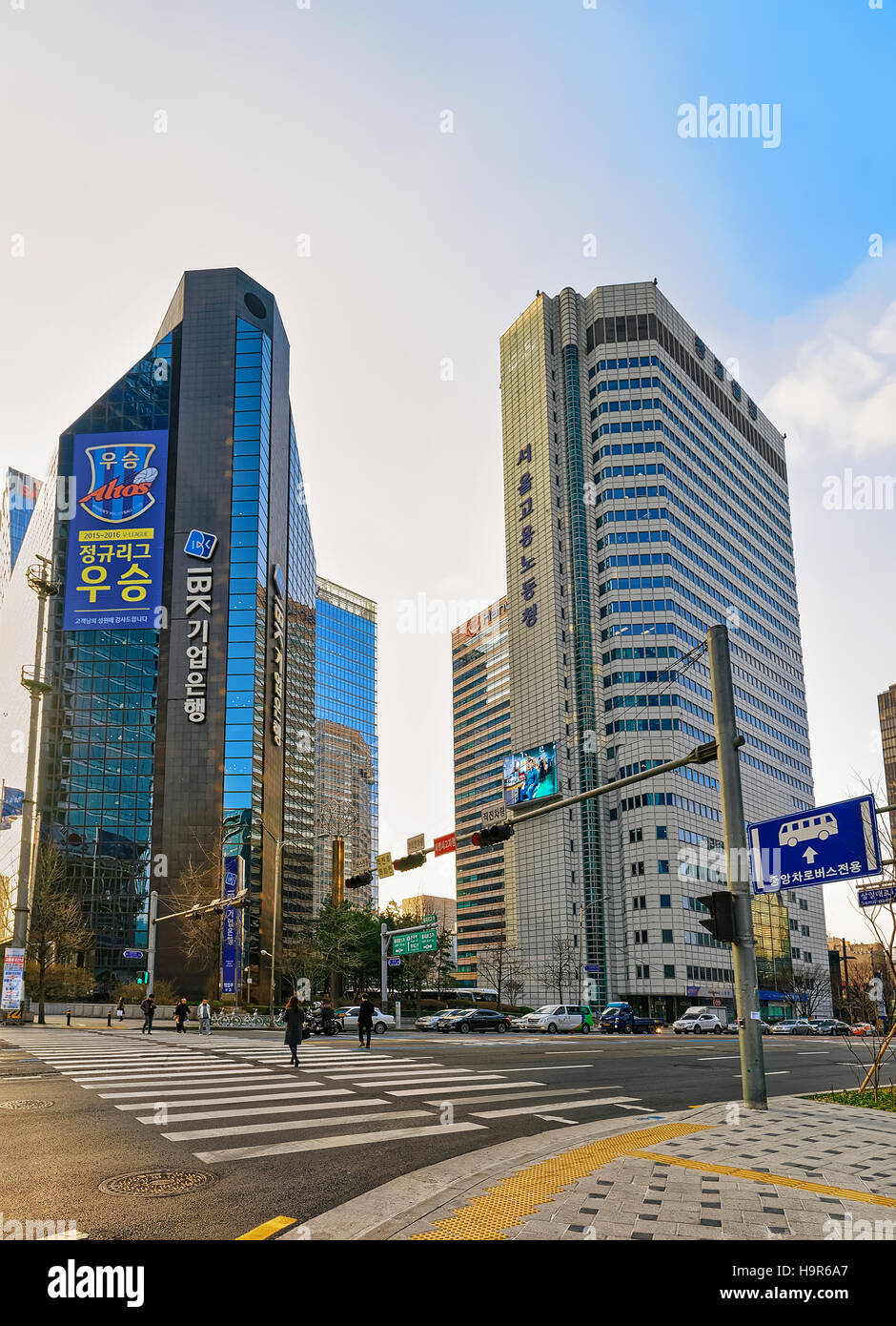 Seoul south korea back street hi-res stock photography and images - Alamy