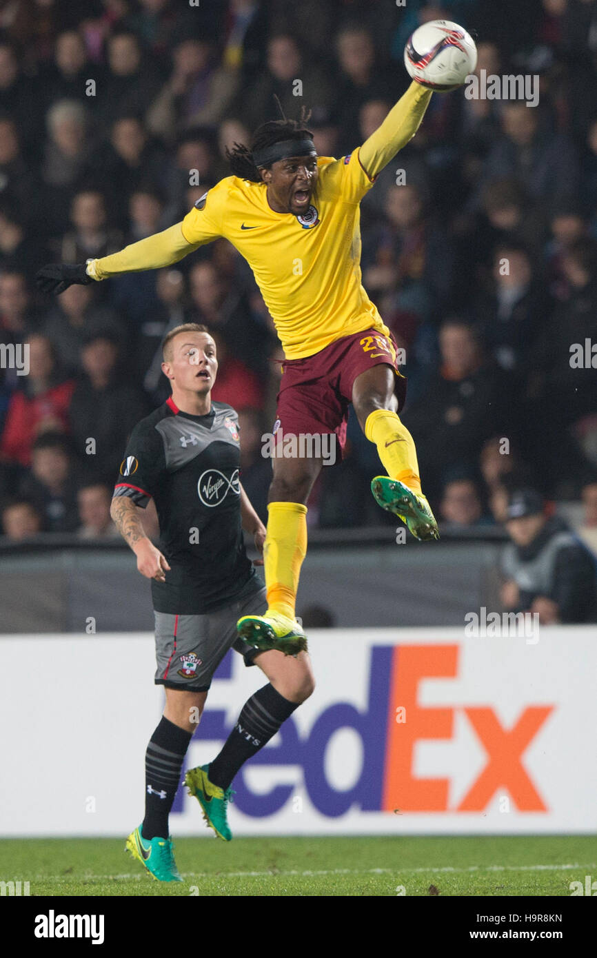 Prague, Czech Republic. 24th Nov, 2016. Jordy Clasie of Southampton, left, and Costa Nhamoinesu of Sparta in action during the European league, 5th round, AC Sparta Praha - Southampton FC match in Prague, Czech Republic, on Thursday, November 24, 2016. Credit:  Michal Kamaryt/CTK Photo/Alamy Live News Stock Photo