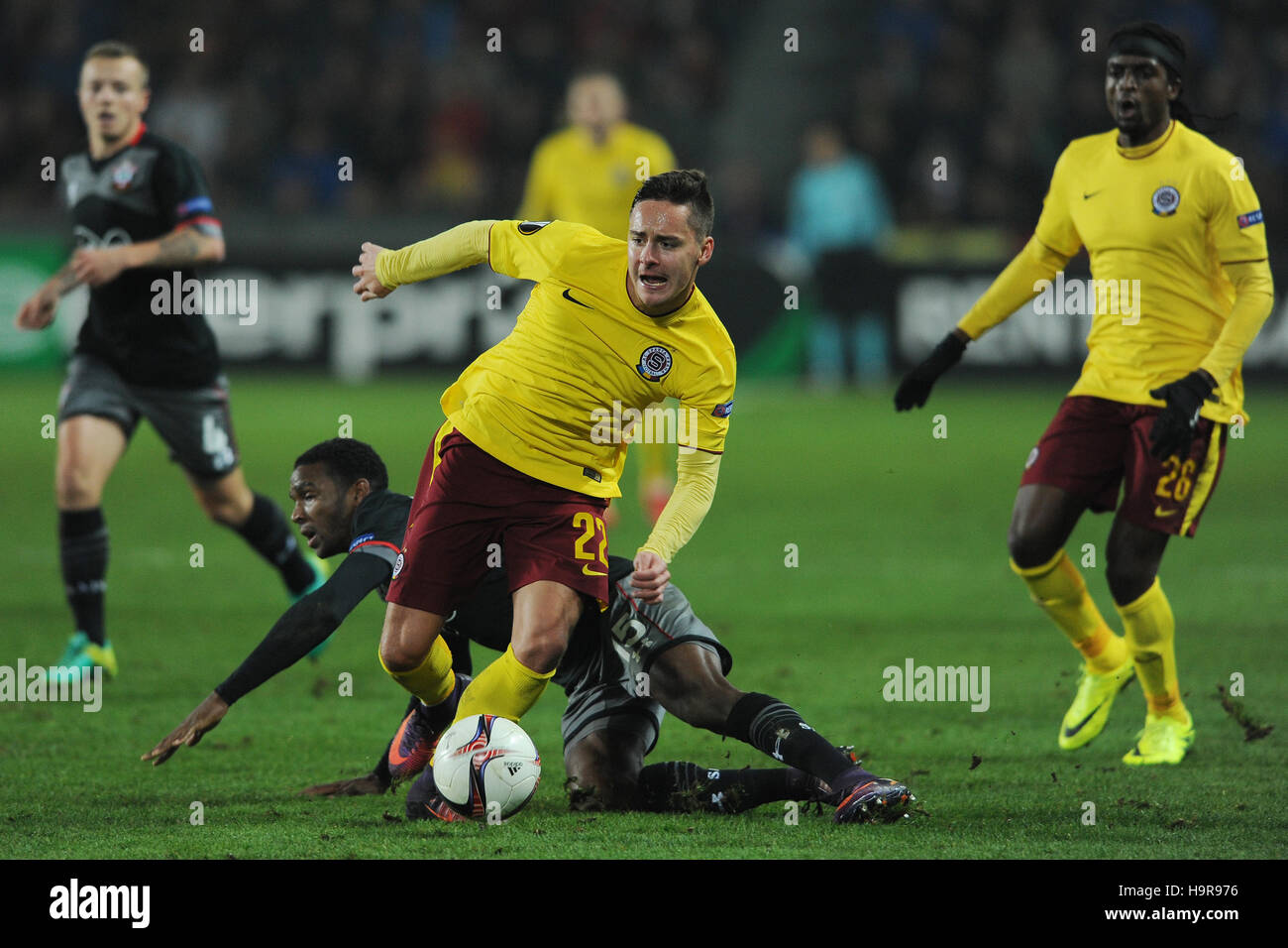 Prague, Czech Republic. 24th Nov, 2016. Jordy Clasie, from left, and Cuco Martina of Southampton and Daniel Holzer, front, and Costa Nhamoinesu of Sparta in action during the European league, 5th round, AC Sparta Praha - Southampton FC match in Prague, Czech Republic, on Thursday, November 24, 2016. Credit:  Ondrej Deml/CTK Photo/Alamy Live News Stock Photo